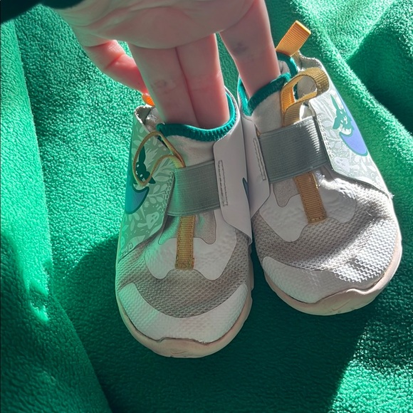 Nike Other - Nike Kids Shoes - Green and White
